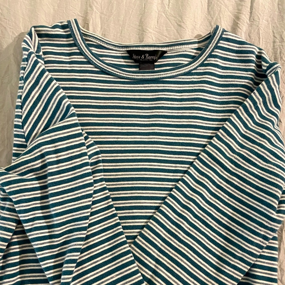 🛹Blue and white striped long sleeve 🛹